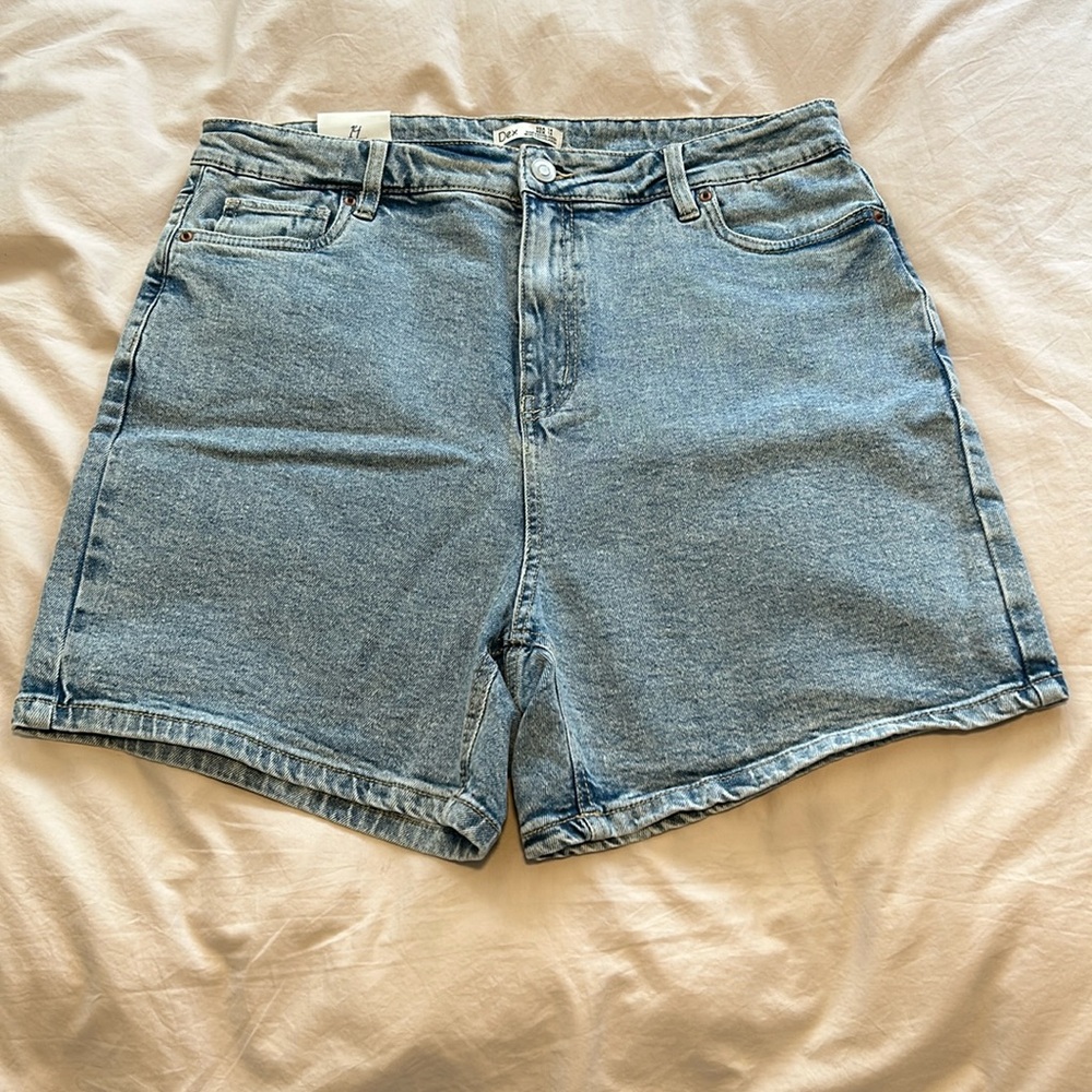 DEX Sara High Rise Light Wash Shorts Size 14 NWT